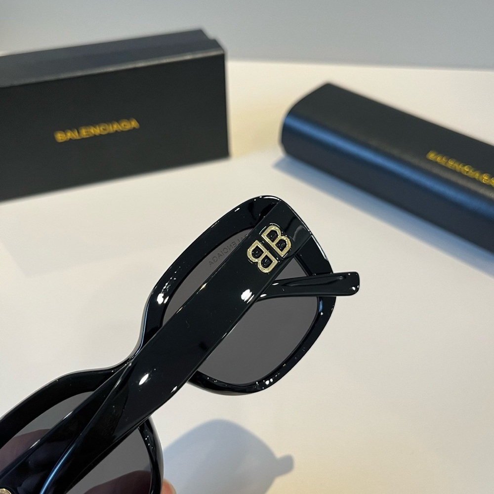 Balenciaga Black Square Sunglasses - Picture 6 of 6